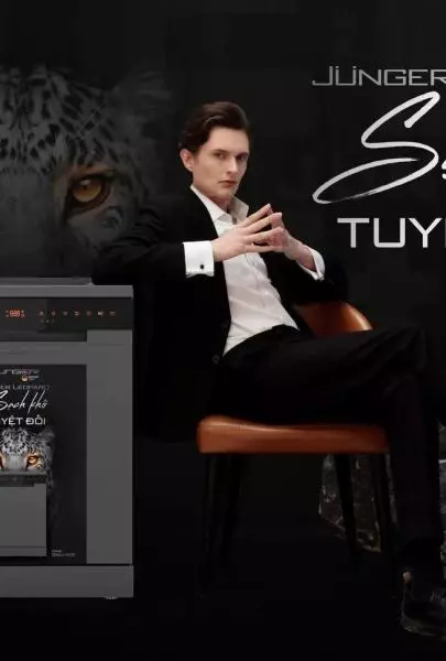 Junger Leopard Commercial