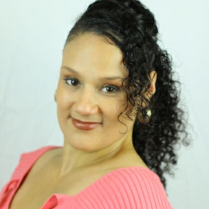 Lola Velez