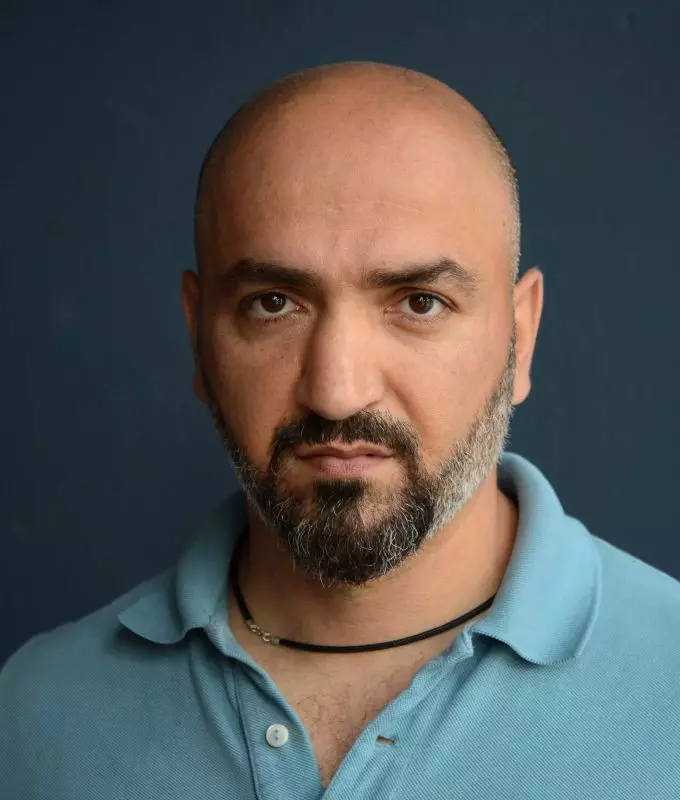 Armen Grayg  headshot