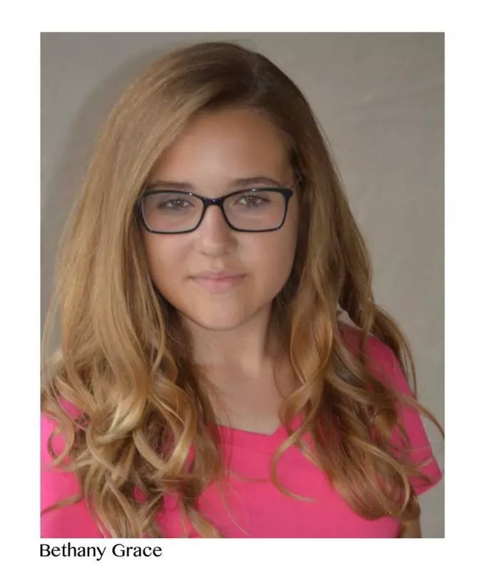 Bethany Grace headshot