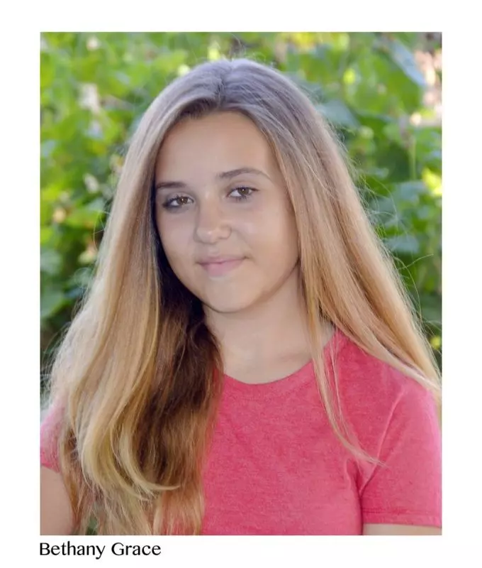 Bethany Grace headshot