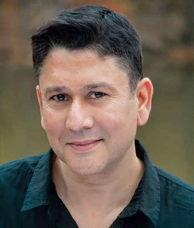Sonny Chatrath headshot