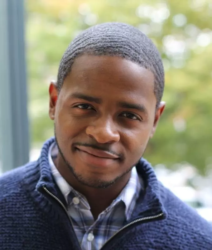Durrell Lyons headshot