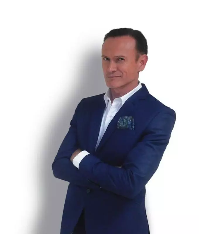 Charles Daze headshot