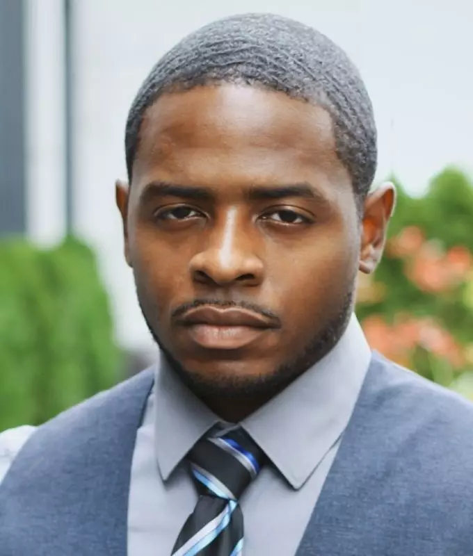 Durrell Lyons headshot