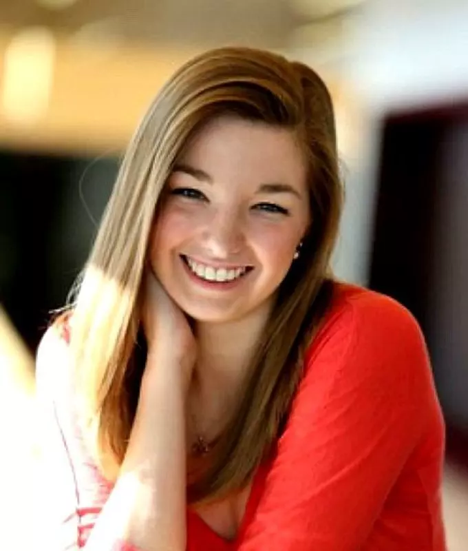 Elizabeth Cassidy headshot