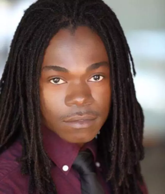 Ewan McLaughlin headshot