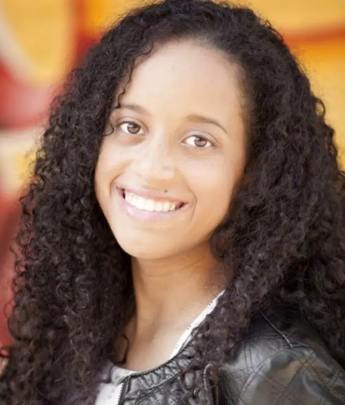 Elizabeth G Smith headshot