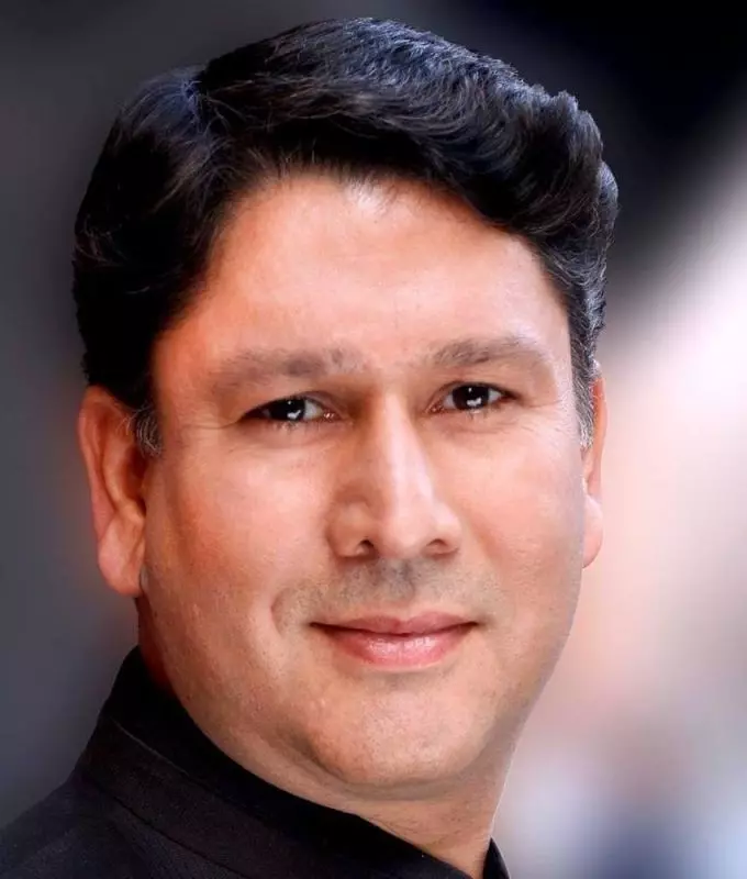 Sonny Chatrath headshot
