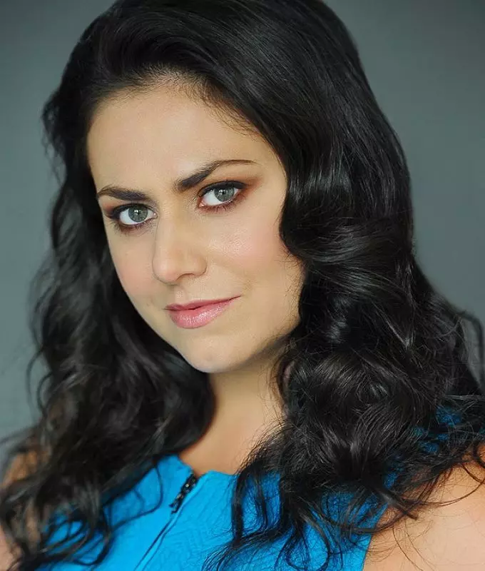 Corinne Davies headshot