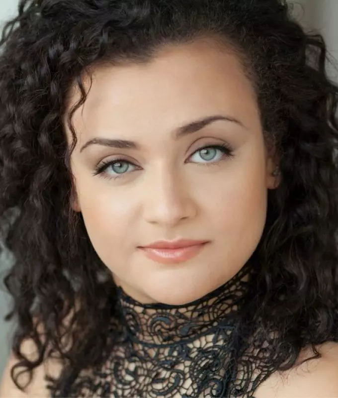 Elizabet Manchola headshot
