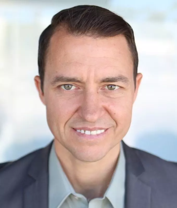 Eric Neil headshot