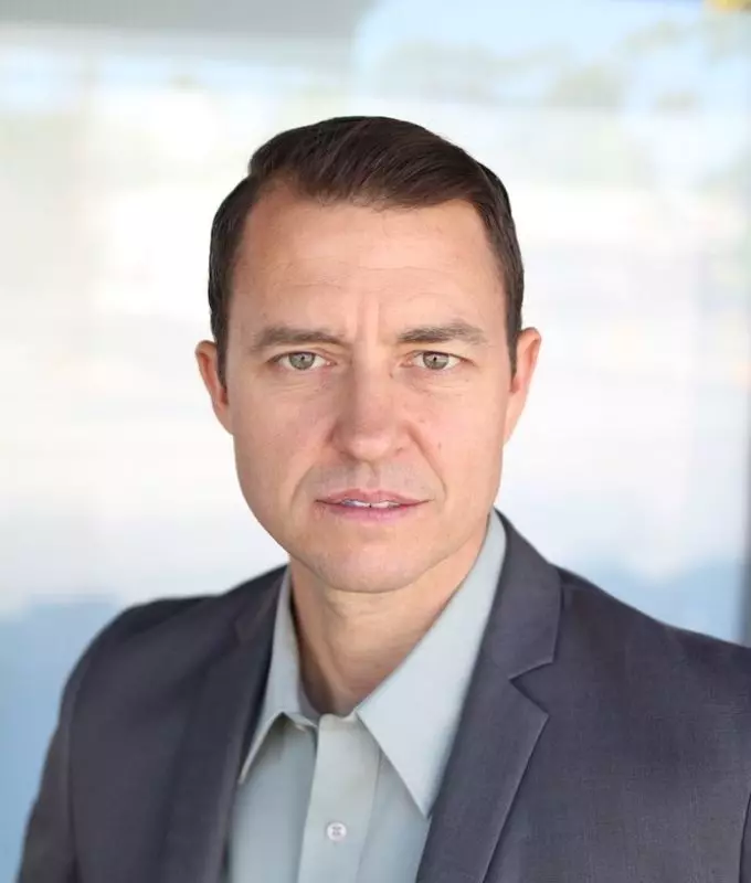 Eric Neil headshot