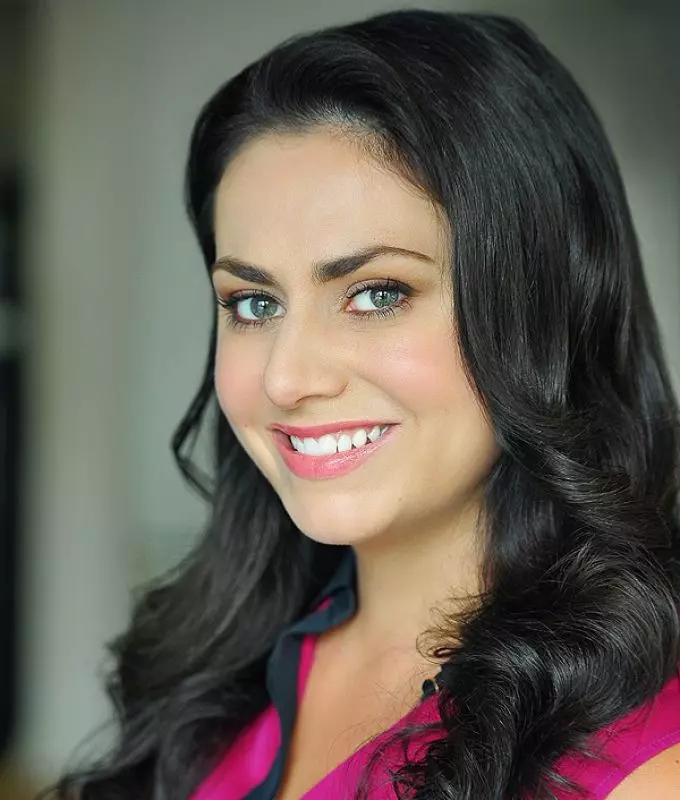 Corinne Davies headshot