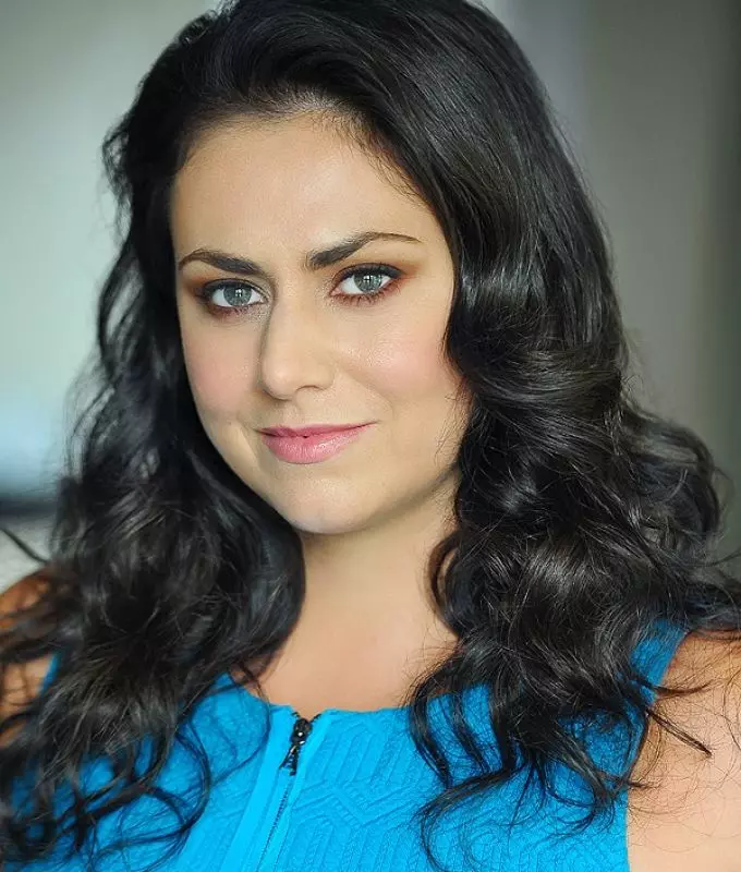 Corinne Davies headshot