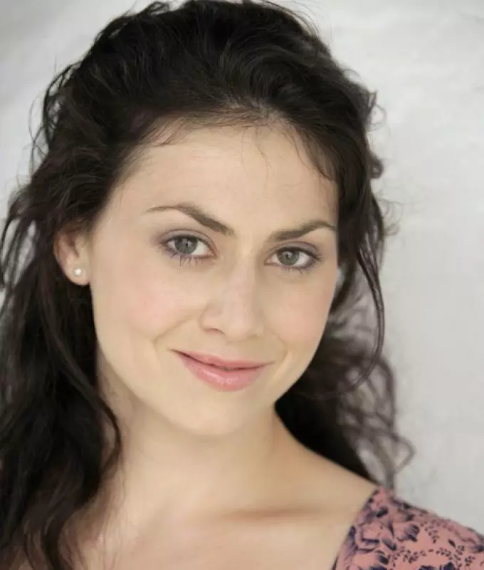 Corinne Davies headshot