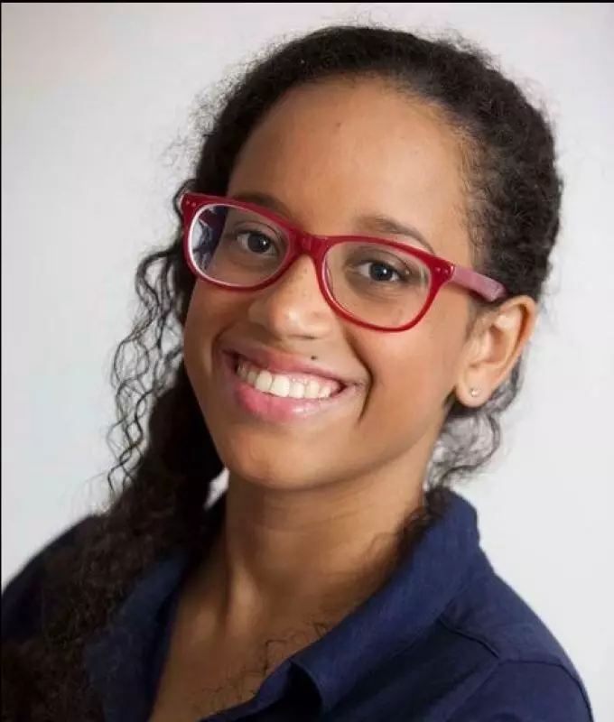 Elizabeth G Smith headshot
