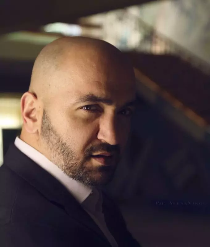 Armen Grayg  headshot
