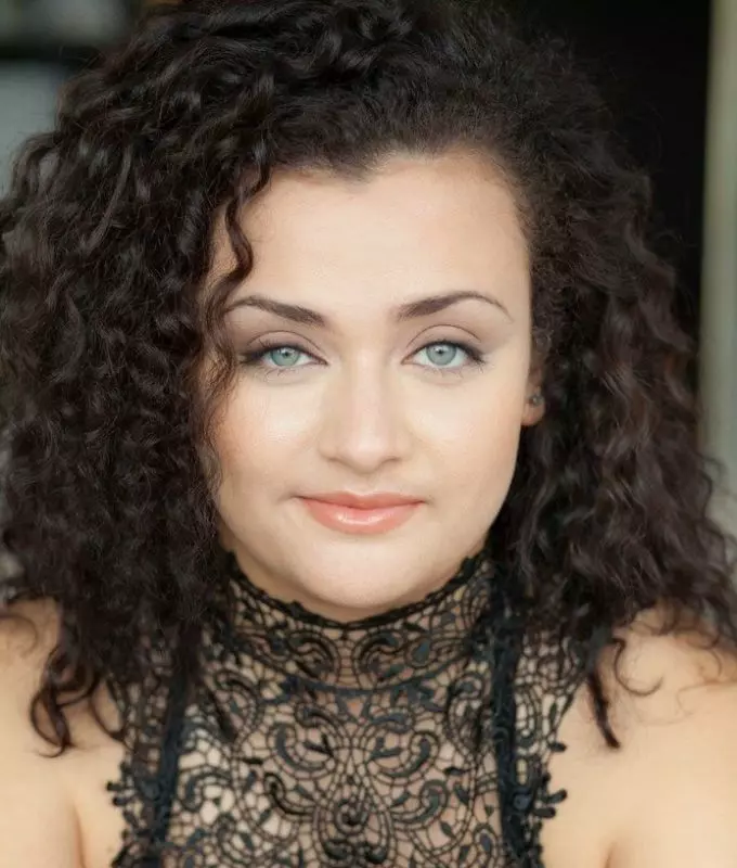 Elizabet Manchola headshot