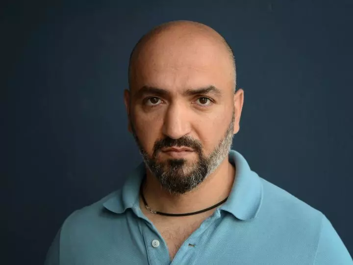 Headshot of Armen Grayg