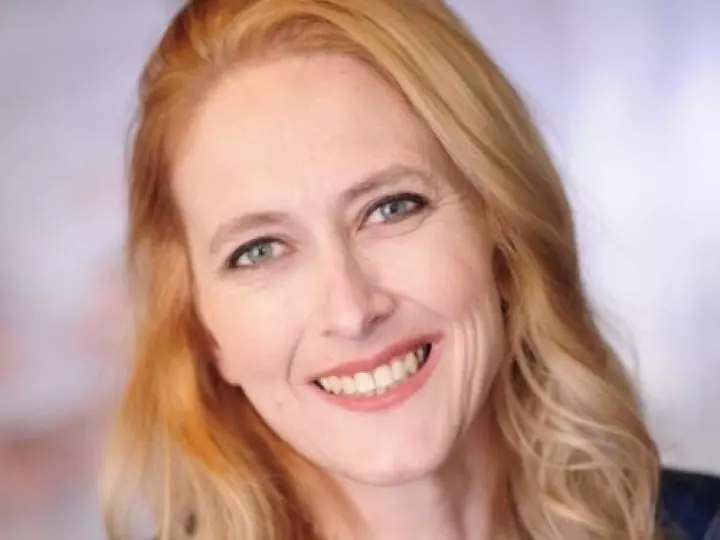 Headshot of Amanda Pearce